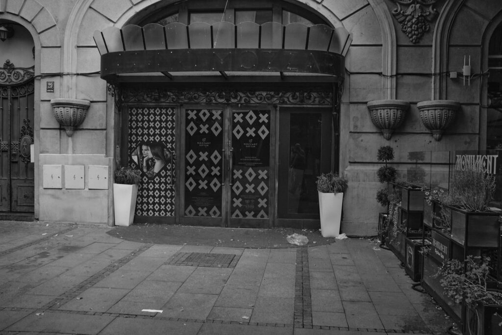 Black and white photograph of a building in Belgrade, photo 8
