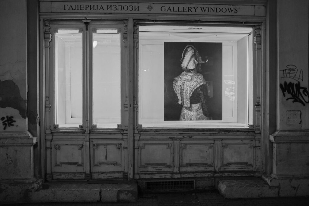 Black and white doorway or window detail in Belgrade, photo 2