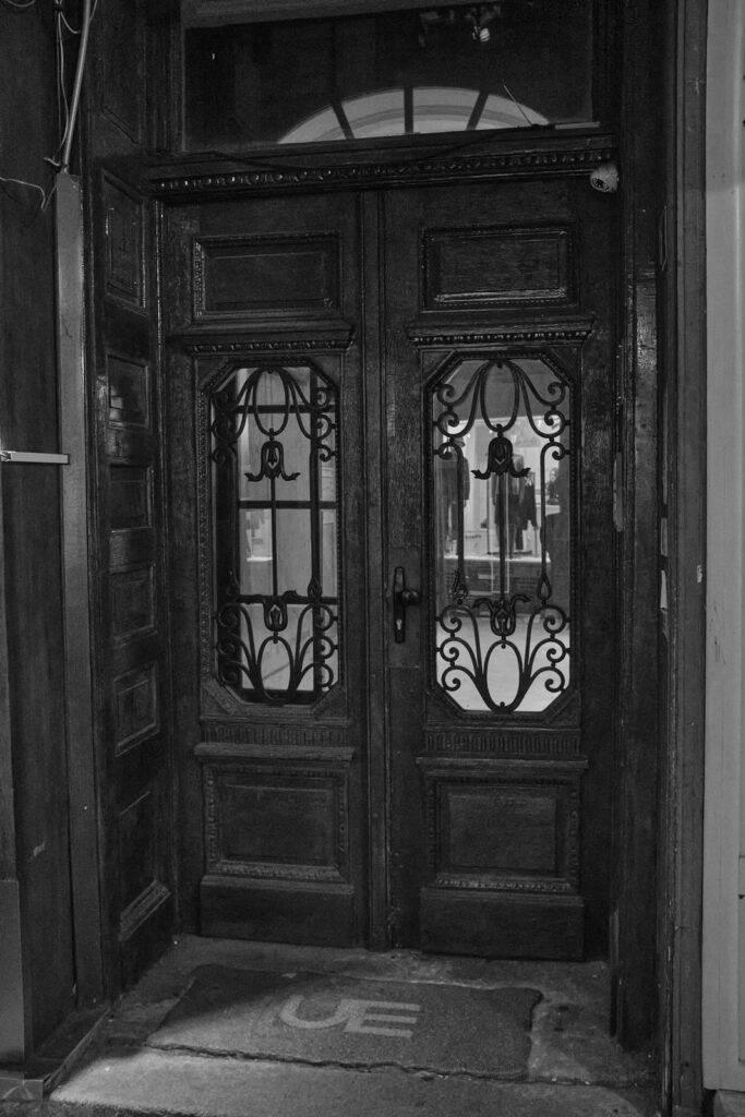 Black and white doorway or window detail in Belgrade, photo 8