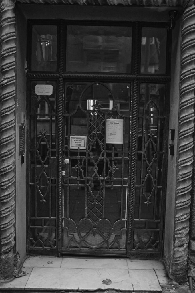 Black and white doorway or window detail in Belgrade, photo 26