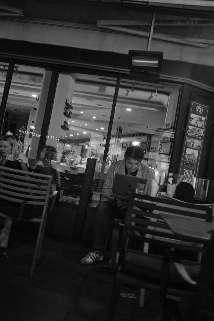 Black and white street scene in Belgrade, photo 5