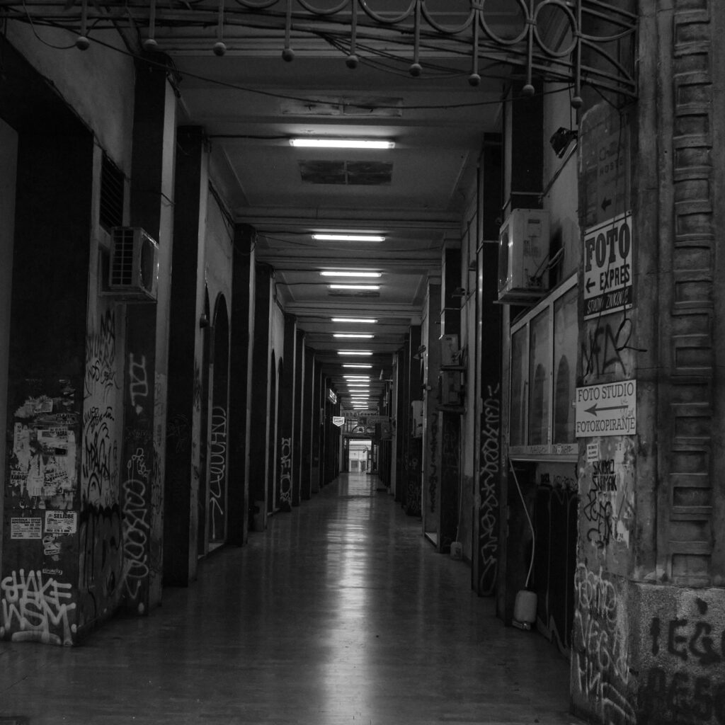 Black and white street scene in Belgrade, photo 6