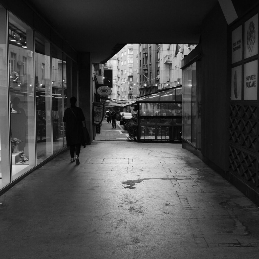 Black and white street scene in Belgrade, photo 7