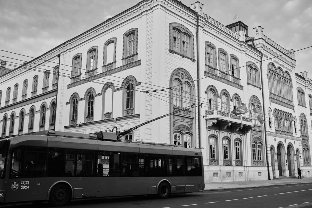 Black and white street scene in Belgrade, photo 12