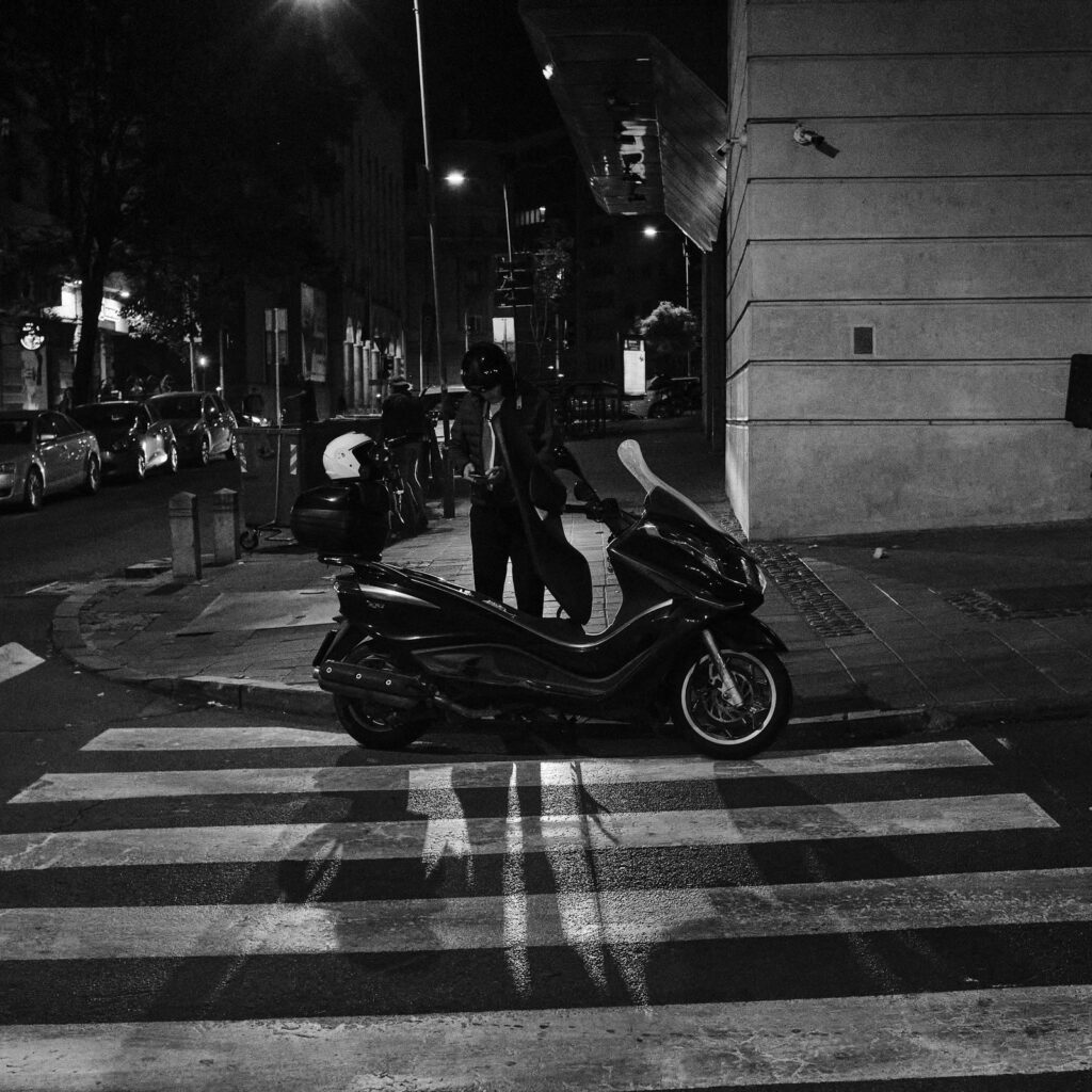 Black and white street scene in Belgrade, photo 13