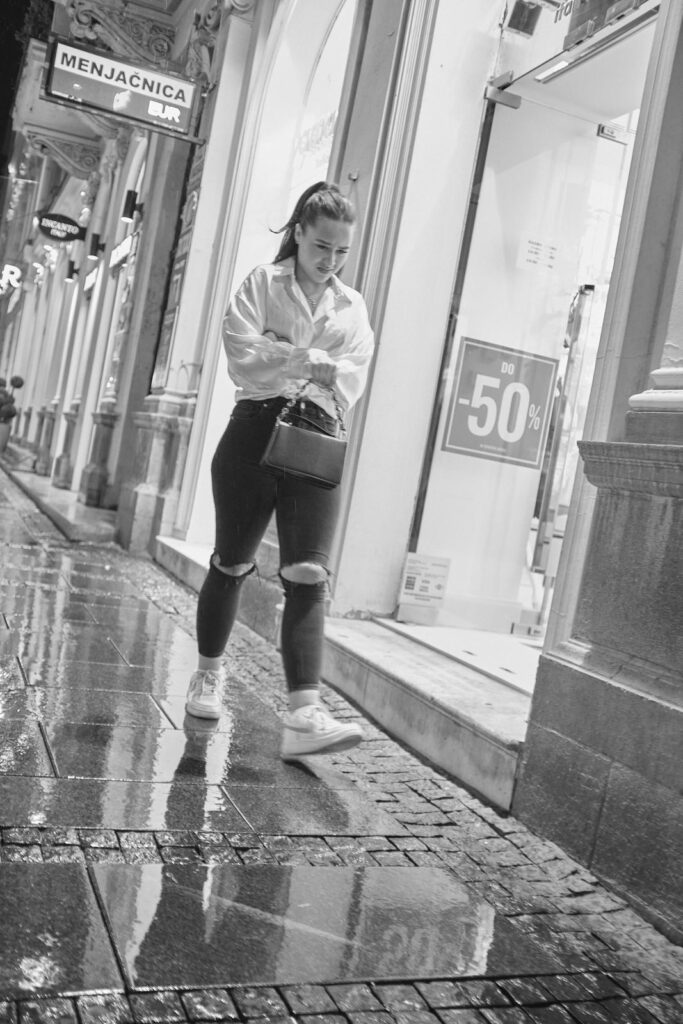 Black and white street scene in Belgrade, photo 17
