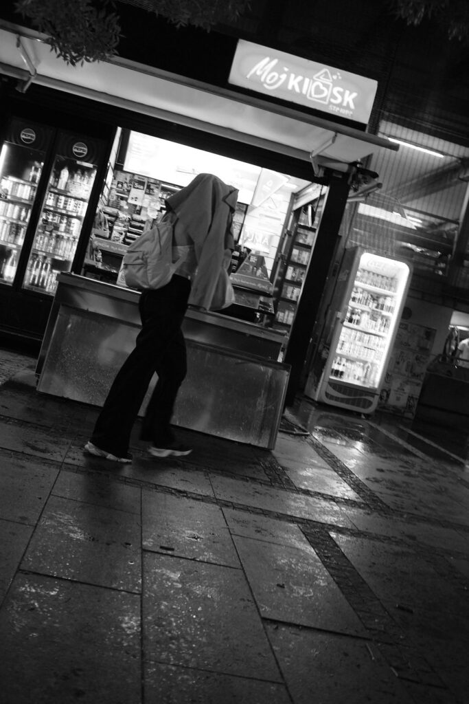 Black and white street scene in Belgrade, photo 21